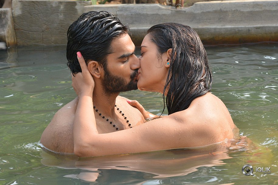 RX-100-Movie-Liplock-Stills